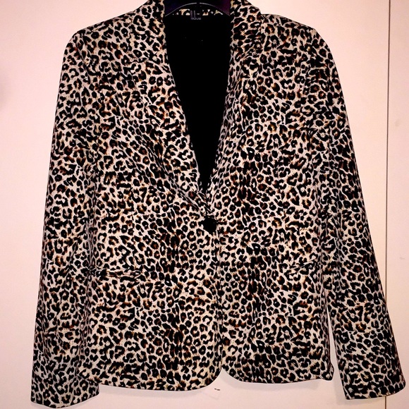 BEAUTIFUL TAILORED ANIMAL PRINT BLAZER. - Picture 1 of 7